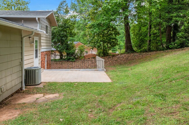 Photo - 2080 Dundee Dr SE