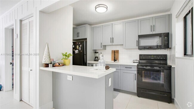 Building Photo - 1750 NE 144th St Unit 2 Rental