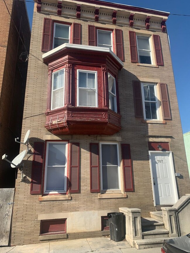 Photo - 1 Bed/1Bath East York City SD