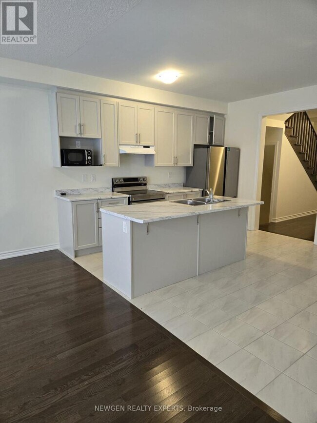 Photo - 27 Donald Ficht Crescent