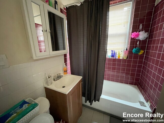 Photo - 883 Huntington Ave Unidad 12