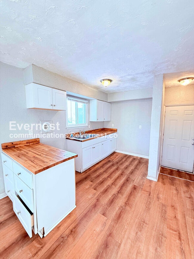 Photo - 14504 St Marys St