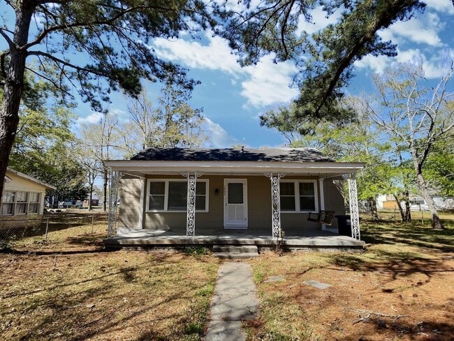 Building Photo - Cozy Cottage in Prime Downtown Ocean Sprin... Rental