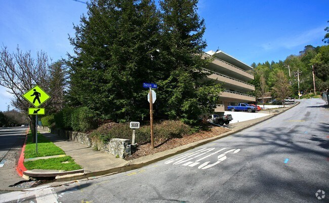 Ross Apartments - Ross Apartments
