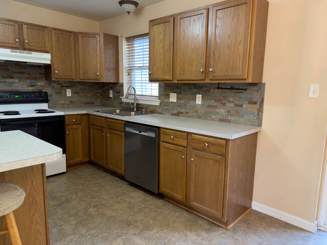 Photo - 562 Wood Duck Dr