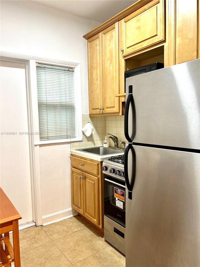 Photo - 1561 Lenox Ave. Unidad 9