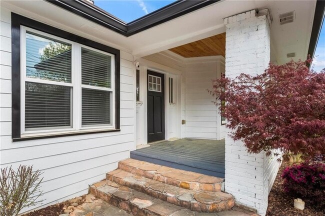 Photo - 520 Angier Ave NE