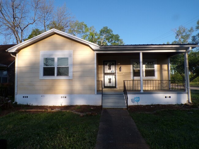Photo - 1400 19th Pl SW