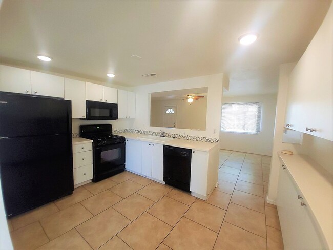 Photo - NORTH CENTRAL PHOENIX W/POOL!