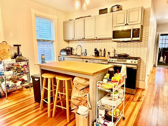 Building Photo - 56 Mansfield St Unit 2