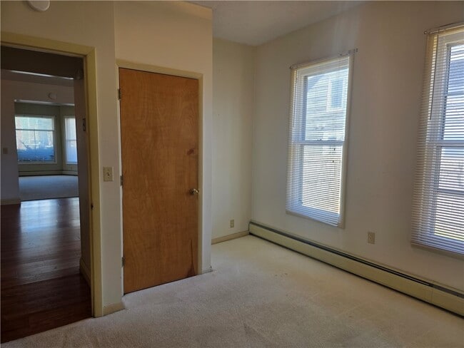 Photo - 715 W Water St