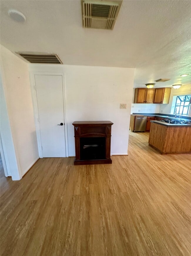Photo - 124 7th St