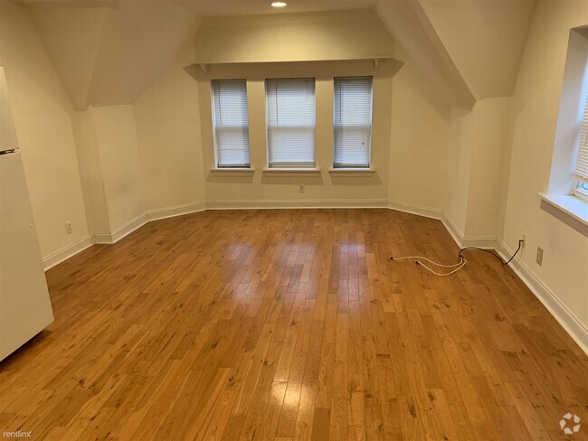 Building Photo - Studio, 1 bath Triplex - 6908 North Broad ... Rental