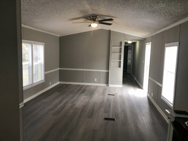 Photo - 295 E Wright St