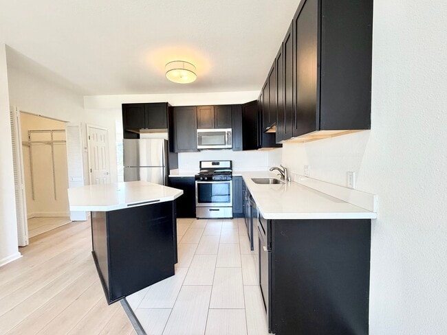 Building Photo - 1151 Wisconsin St Unit 1151 Wisconsin St, A