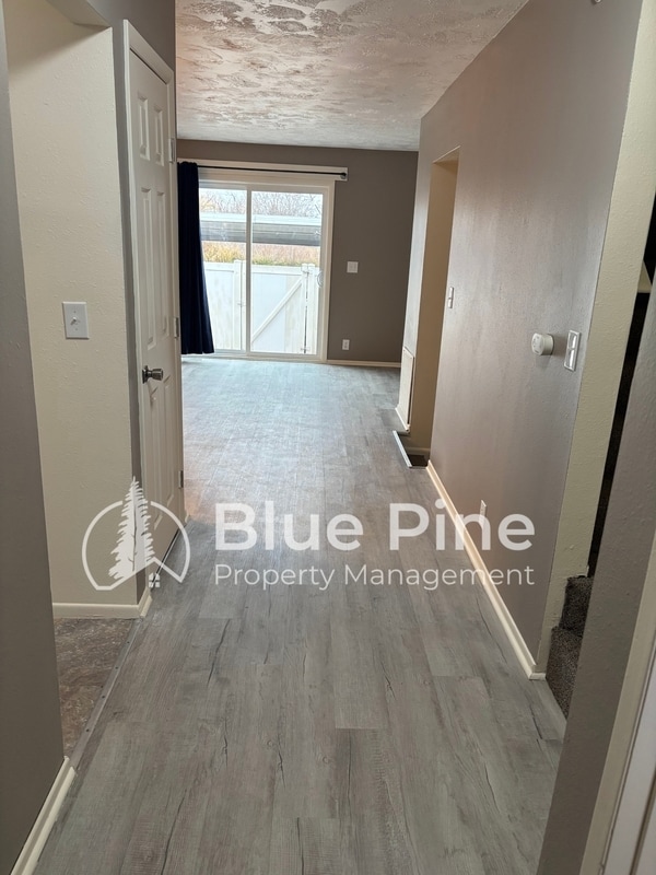 Photo - 1464 Falcon Dr