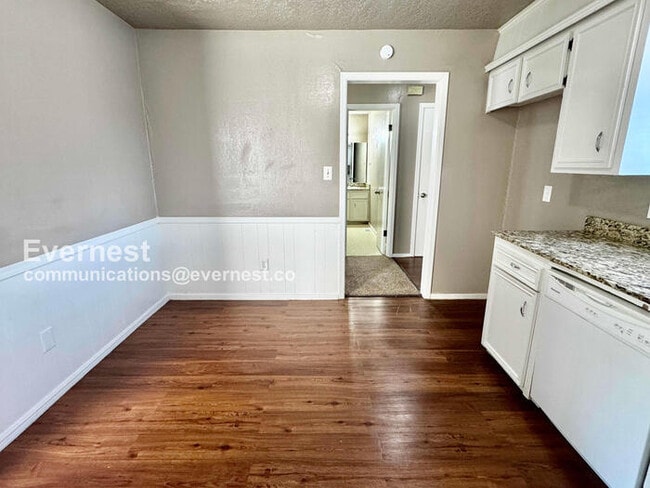 Photo - 3-bedroom, 2.5-bathroom Home with Garage /...
