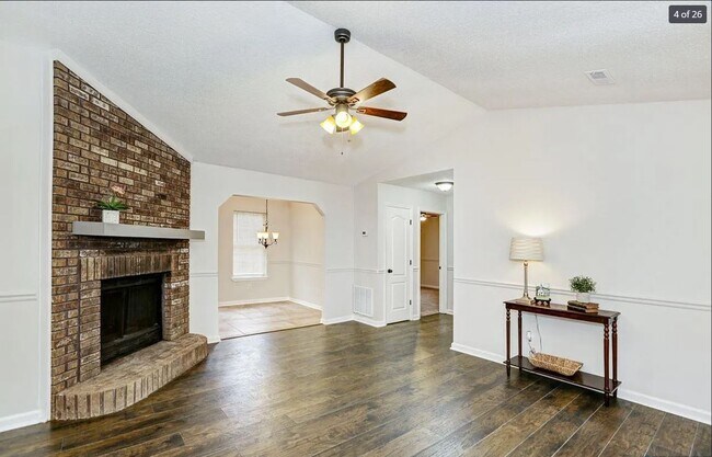 Photo - 211 Barberry Ln