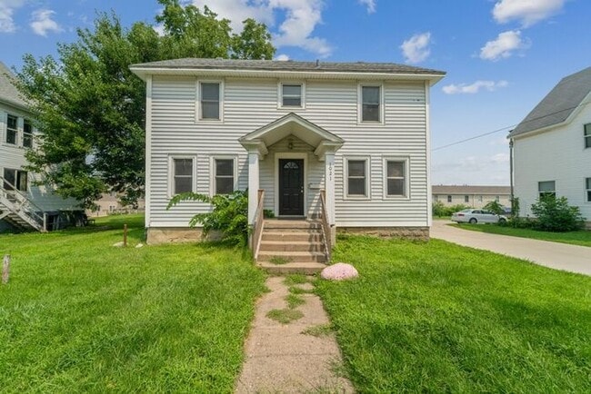 Building Photo - 1021 W 22nd St Rental
