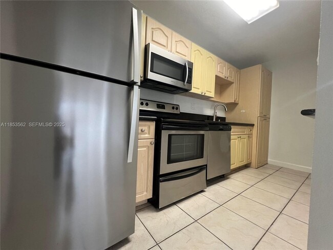 Photo - 4660 NW 79th Ave Unidad 2C