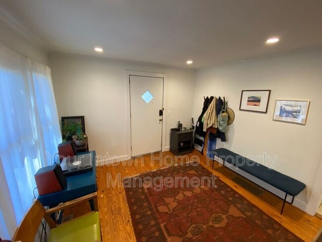Photo - 1080 Benteen Ave SE