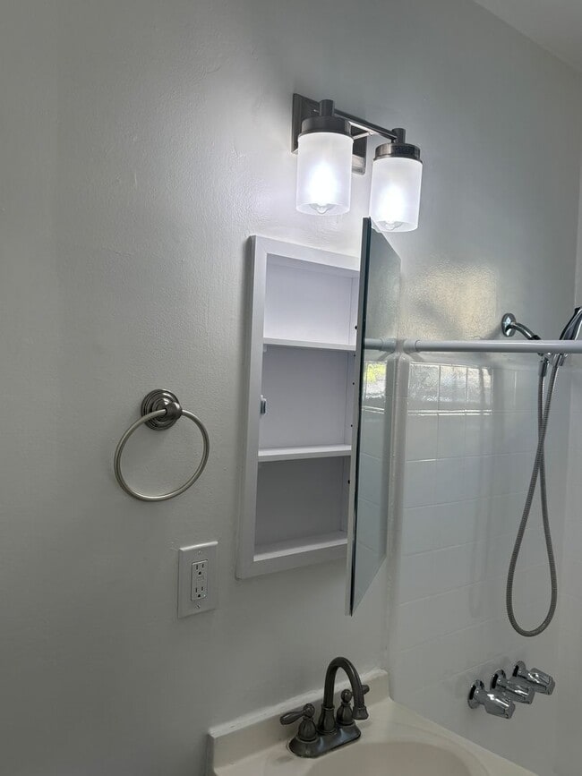 Photo - 711 W Wilson Ave Unit 711 #B