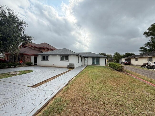 Building Photo - 16 8th