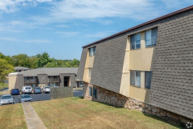 Hartford House Apartments
