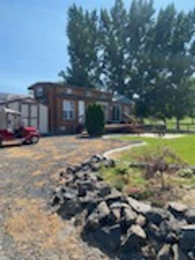 Building Photo - Mardon/ Potholes Cabin - Hunting/ Fishing/ Golfing/ Community Events