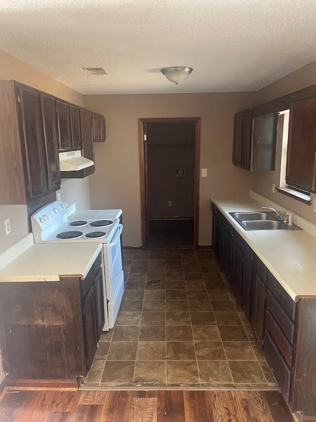 Photo - 2725 Yorktown Ave