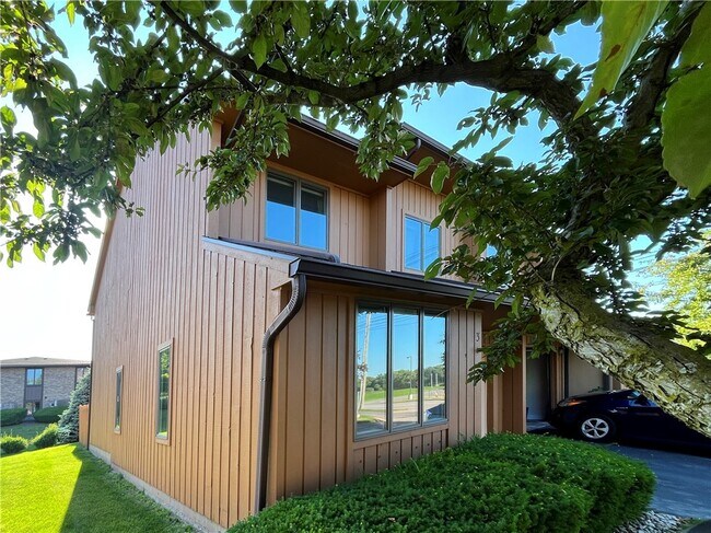 Photo - 3 Treetop Dr