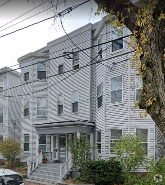 Building Photo - 68 Pleasant St Rental
