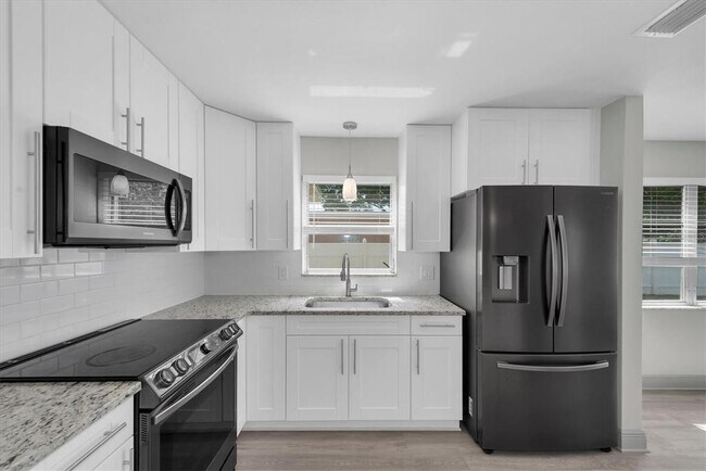 Photo - 1040 Britton St