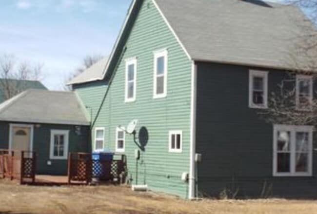 Photo - 408 State Ave E