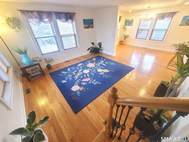 Photo - 1093 Shippan Ave