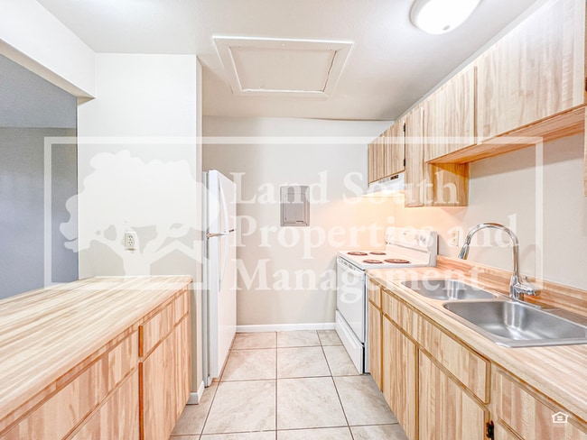 Photo - 732 Angelina Ln