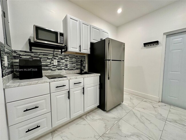 Building Photo - 1309 NW 55th Terrace Unit Studio Rental