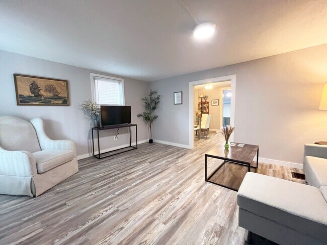 Building Photo - 3923 Bluestone Rd Unit 2 - 3921