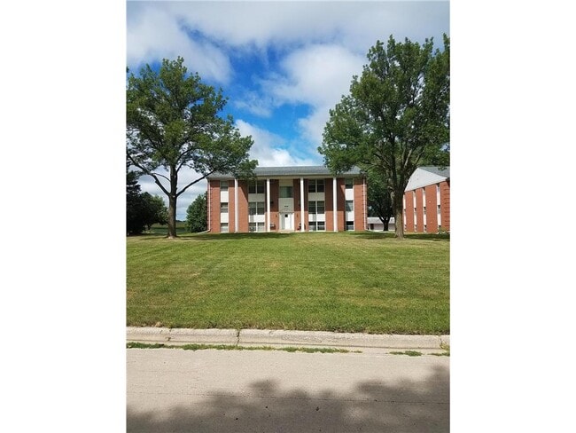 Building Photo - 656 Summit Dr Rental