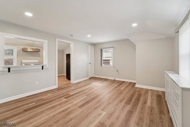 Photo - 2-11 31st St