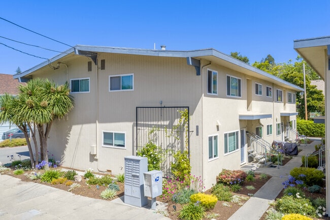 Lincoln Apartments