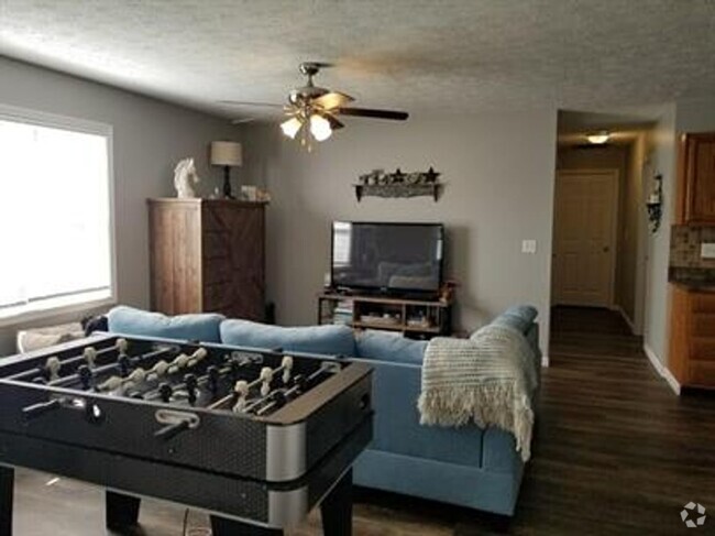 Building Photo - 213/215 Wintergreen Drive Unit 1 Rental