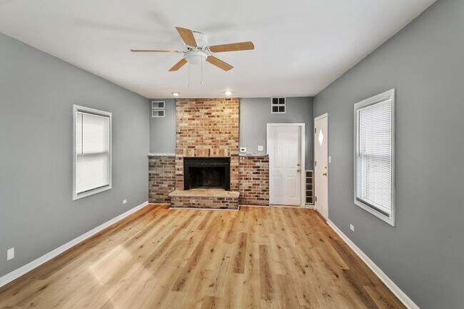 Photo - 14500 Sawyer Ave