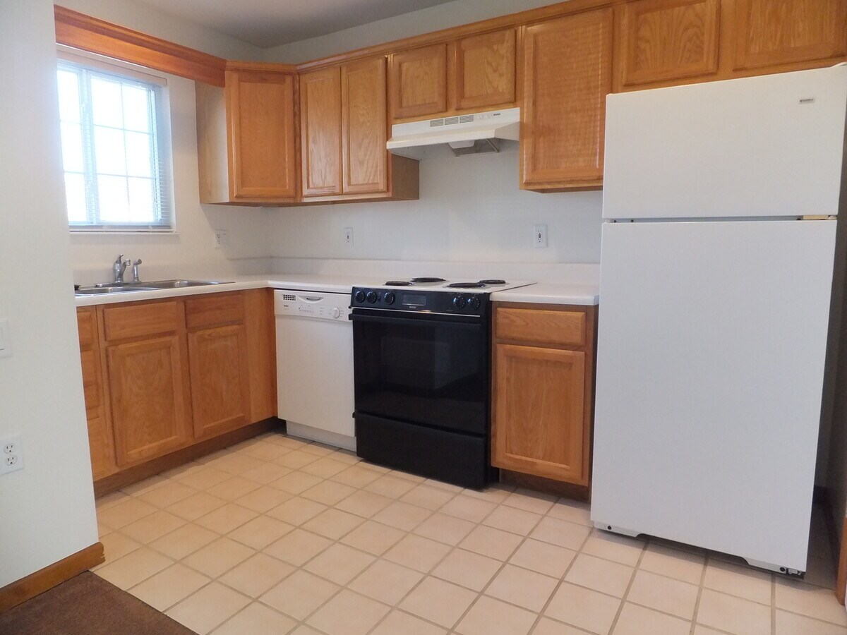 Photo - Large 2 bedroom apartment with washer/dryer hookup. 55+ community Unit 2142