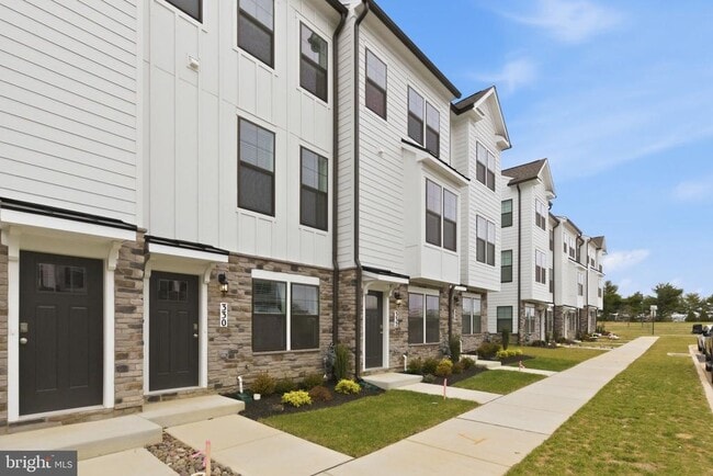 Building Photo - 332 Ensemble Wy