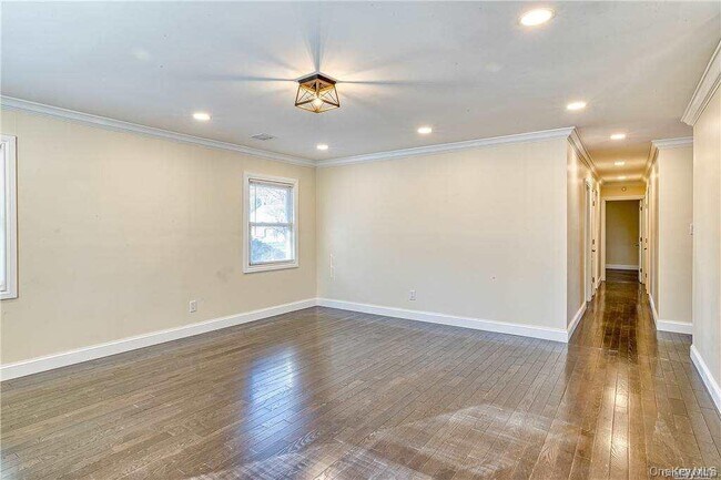 Photo - 30 Whitfield Ln