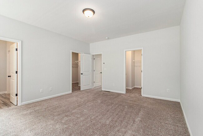 Photo - 387 Skylar Way SE