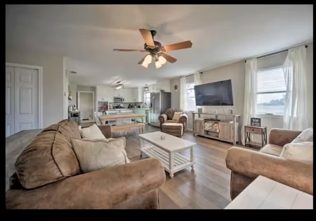 Photo - 324 Deer Rd