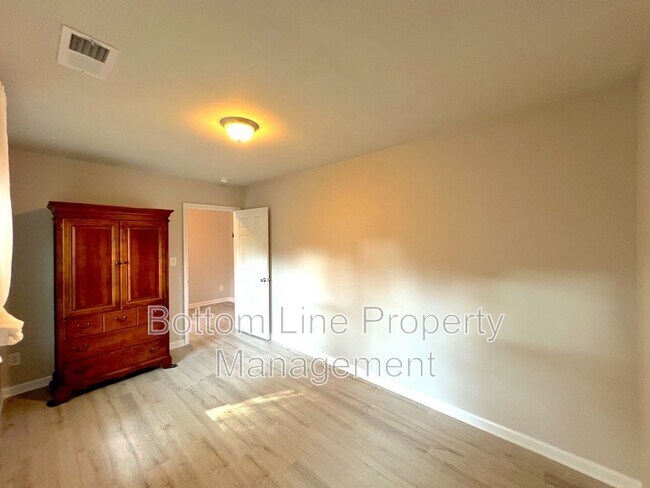 Photo - 613 1/2 Charlotte Ave Unit D