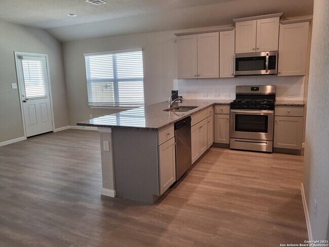 Photo - 2814 Calandra Lark